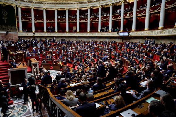 Proposition de loi contre les dérives des influenceurs : élus et agences satisfaits de l'adoption du texte en première lecture