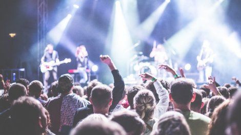 "Macron démission" : la leçon de français du public à la chanteuse Girl in Red
