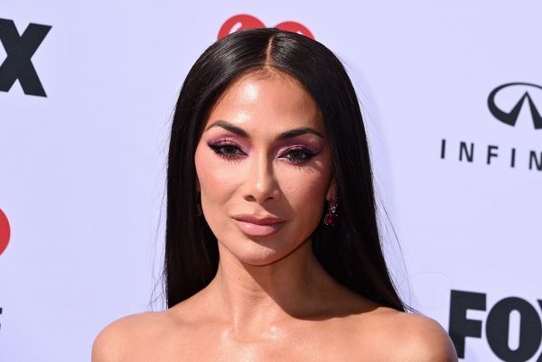 Nicole Scherzinger en cuissardes et minirobe scintillante, la chanteuse plus divine que jamais !