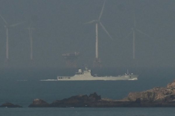 Des aéronefs et navires de guerre chinois toujours autour de Taïwan