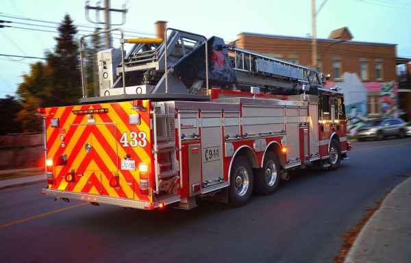 Évacuation de trois bâtiments à risque d'effondrement à Montréal