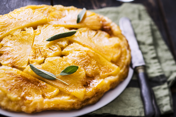 Tatin d'ananas au gingembre et à la sauge