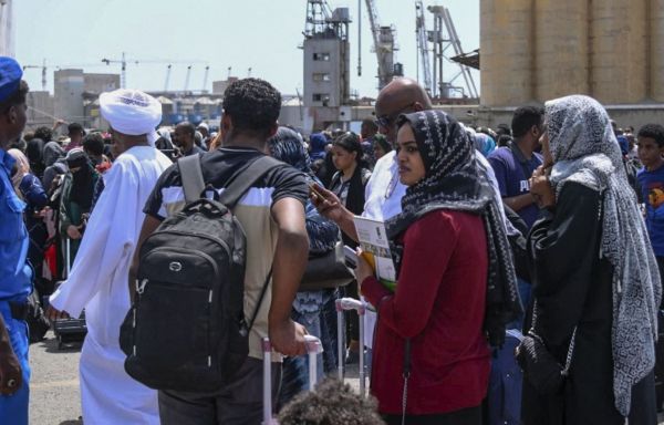Le Soudan «s'effondre», la guerre entre dans sa troisième semaine