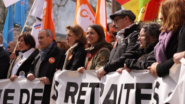 À la veille du 1er mai, les opposants à la réforme des retraites dénoncent la fébrilité de l'exécutif
