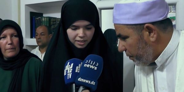 Chlef : une jeune femme d’origine française agée de 18 ans se convertit à l’islam