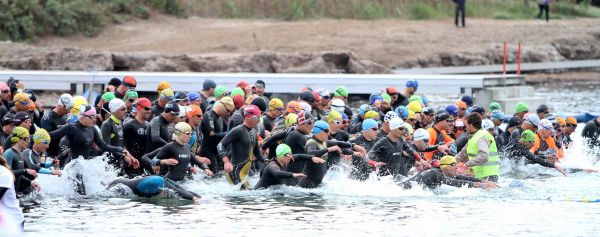 La pluie n'a pas douché le courage des athlètes au Triathlon de Saint-Tropez