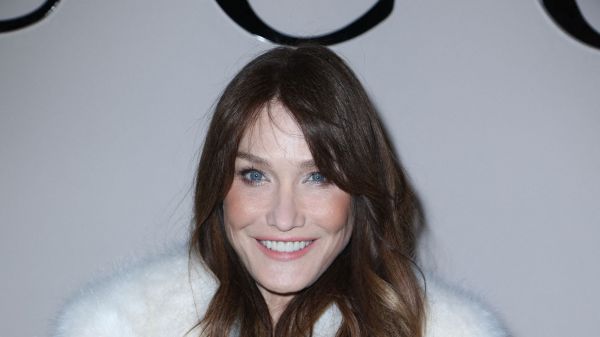 "Des efforts sans nom” : Carla Bruni se confie sur sa silhouette de rêve et tous les sacrifices réalisés pour l'avoir !