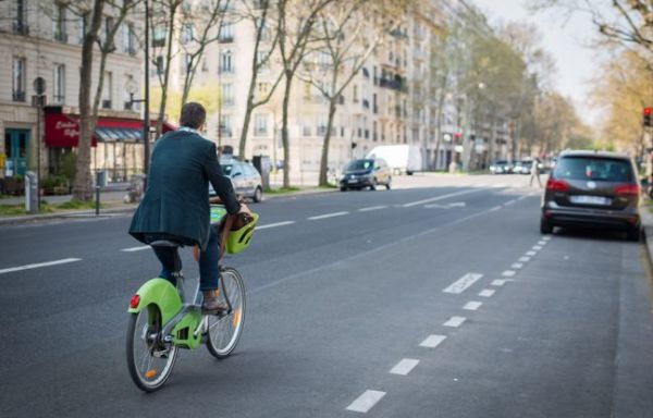 Paris : Chasse aux deux-roues trop bruyants et passeport vélo, ce que contient le nouveau « Code de la rue »