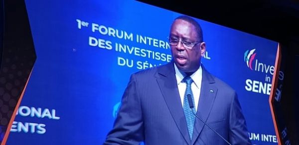 Forum Invest Sénégal : la journaliste Diarra Ndiaye pose une question à Macky Sall et met...