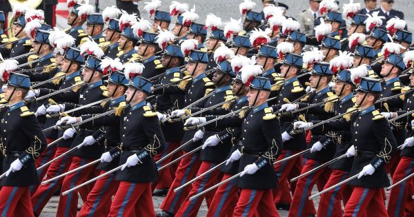 "Des poutinophiles dans l'armée" : ces officiers français qui penchent pour la Russie
