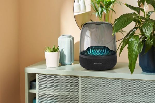 Harman Kardon Aura Studio 4, Go + Play 3 et Luna : trio d'enceintes Bluetooth, en lumière et en luxe