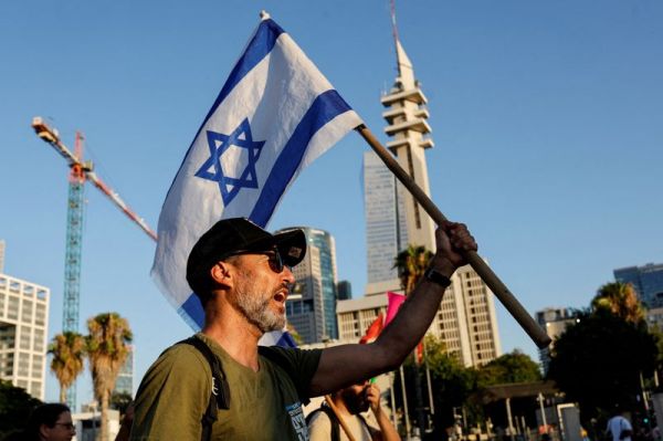 Le Premier ministre israélien Benjamin Netanyahu atténue la censure des réservistes protestataires alors que la crise judiciaire s'aggrave