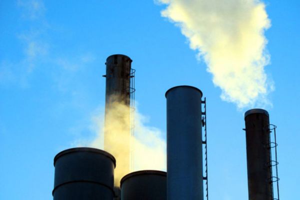 Baisse des émissions de CO2 : quels sont les efforts demandés à l'industrie française d'ici à 2030 ?