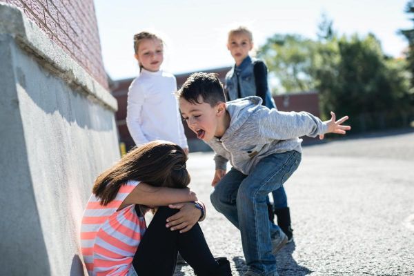 Harcèlement scolaire : la méthode des 3E pour aider notre enfant à réagir