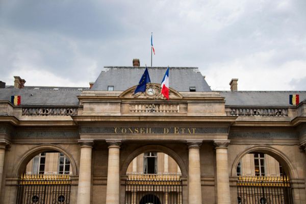 Interdiction de l'abaya à l'école : le Conseil d'Etat conforte le gouvernement