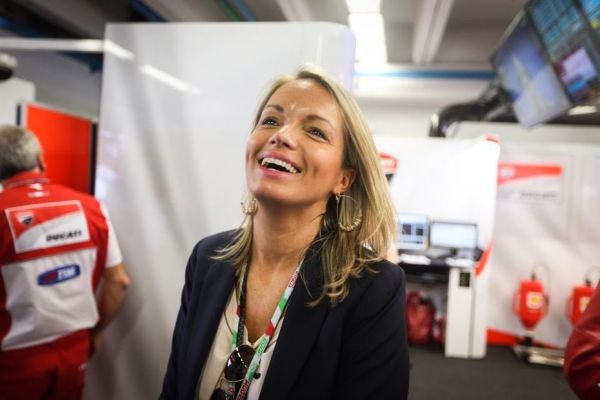 De ses années chez Rolex à ses rencontres avec Federer, la Saint-Pierraise Isabelle Drake raconte son parcours dans l'horlogerie suisse