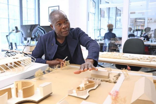 Diébédo Francis Kéré, distingué par le Præmium Imperiale