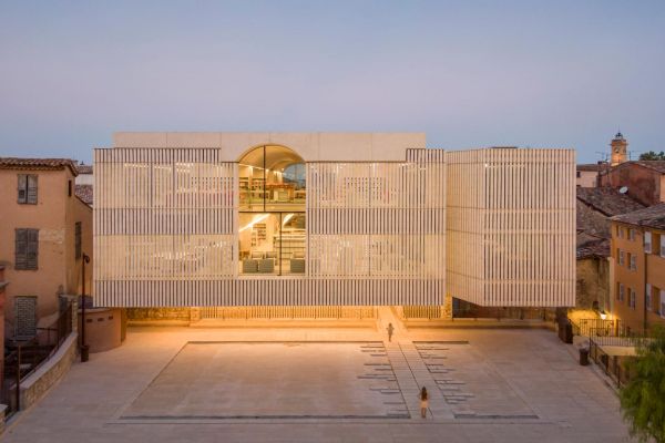 L'architecture miraculeuse de la médiathèque Charles-Nègre, à Grasse