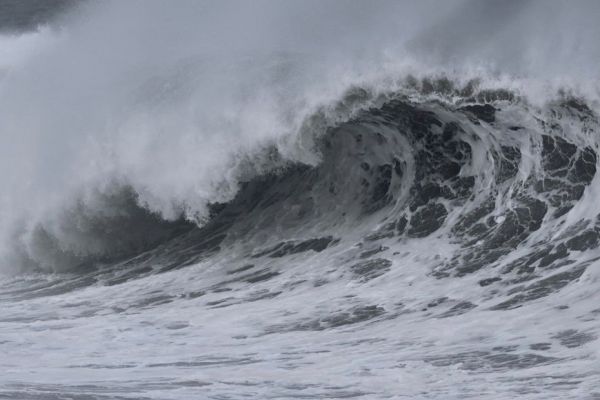 Vigilance vagues submersion à La Réunion : activités nautiques et accès au rivage interdits à l'Etang Salé