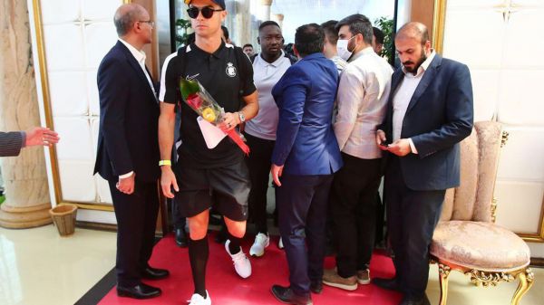 Cristiano Ronaldo déchaîne les passions à Téhéran avant un match