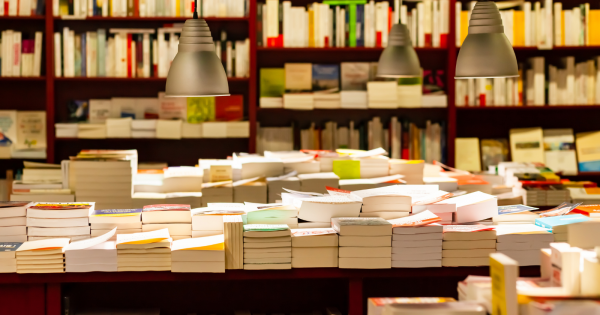 Dans cette boutique éphémère, des millions de livres recyclés sont vendus à des prix dérisoires