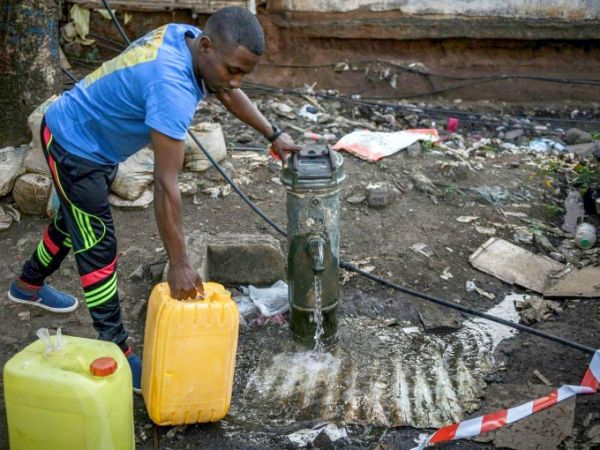 À Mayotte, face à la crise de l'eau, une unité de potabilisation d'urgence installée