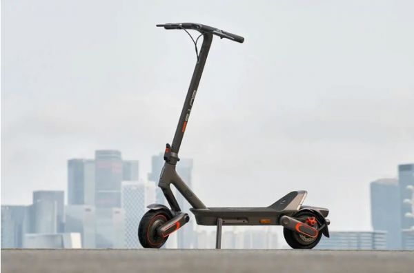 Test Yadea Elite Prime X1 : la trottinette électrique grand luxe à double suspension