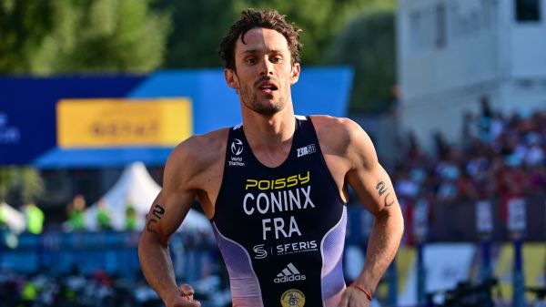 Triathlon: "C'est fou!" L'immense joie du Français Dorian Coninx après son titre de champion du monde