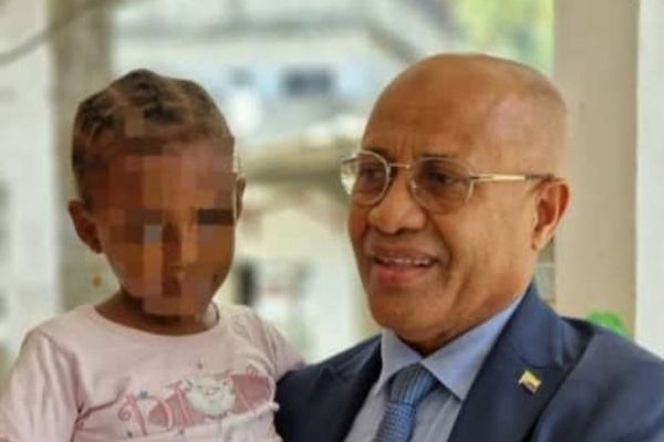Le ministre comorien des sports a sauvé une enfant de la noyade