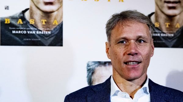 Pays-Bas: Van Basten réclame l'arrêt du championnat après les violences à Amsterdam