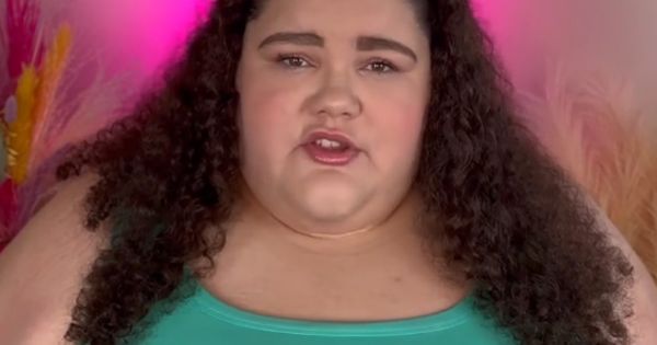 Cette femme en surpoids demande aux hôtels d’agrandir les couloirs pour les clients obèses