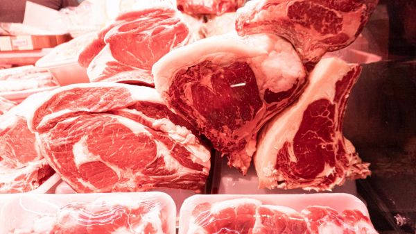 Régime carnivore : sur TikTok, les masculinistes ne jurent que par la viande crue et le beurre
