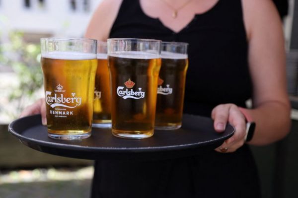 Carlsberg a vendu moins de bière cet été, mais plus cher