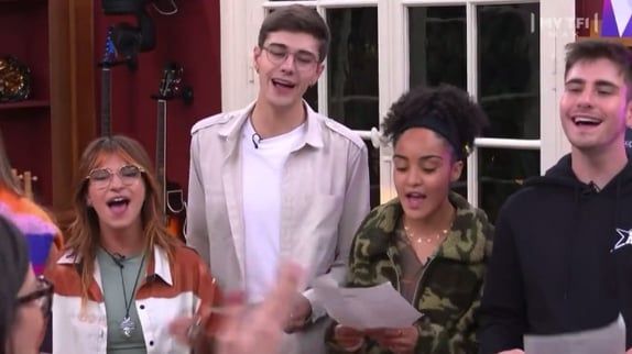 Star Academy : les élèves chantent l'hymne "Au bout de mes rêves" (VIDEO)