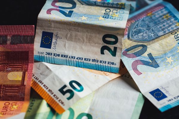 Salaire des fonctionnaires : qui pourra bénéficier de cette prime de 10.000 euros ?