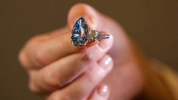Le Bleu Royal, "meilleur diamant de sa catégorie", prêt à battre des records à Genève