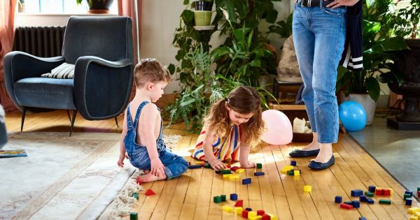 Votre enfant vous ignore quand vous appelez son prénom ? Essayez cette méthode