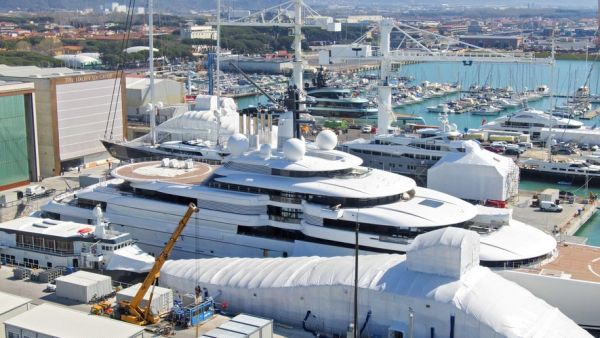 Guerre en Ukraine : deux yachts supplémentaires d'une valeur de 60 millions d'euros, la flotte personnelle de Vladimir Poutine s'agrandit