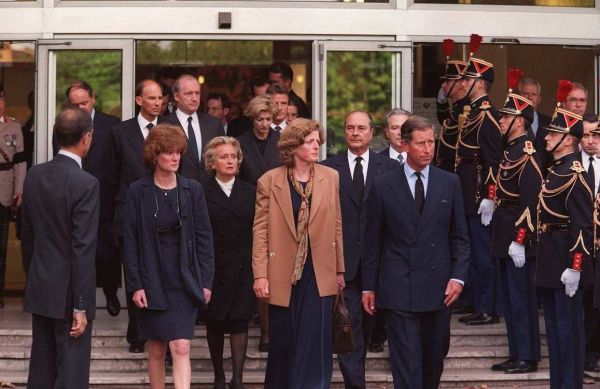 « The Crown » : on a retrouvé les vraies images de la procession de Lady Di en France