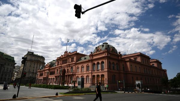 REPORTAGE. "Une profonde tristesse" ou "très content" : au lendemain de l'élection du président Javier Milei, l'Argentine apparaît divisée