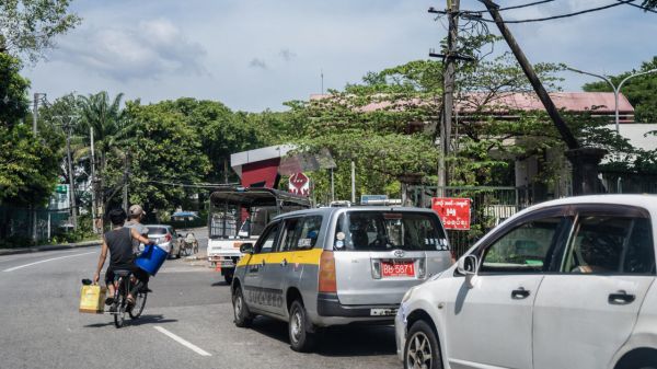 Birmanie: des militants nationalistes organisent une manifestation anti-chinoise à Rangoun