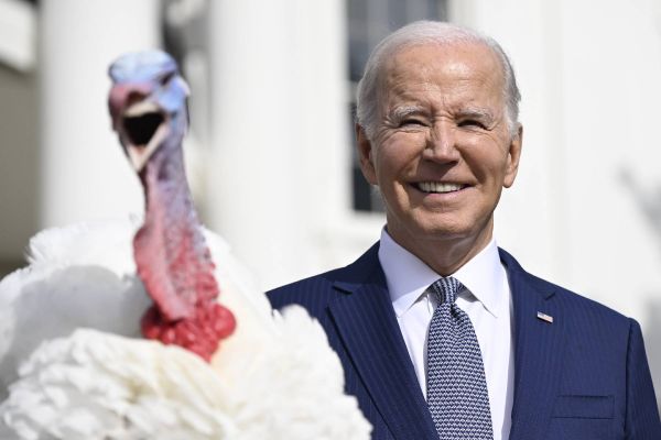 Biden fête ses 81 ans, et l'âge du capitaine pose plus que jamais question