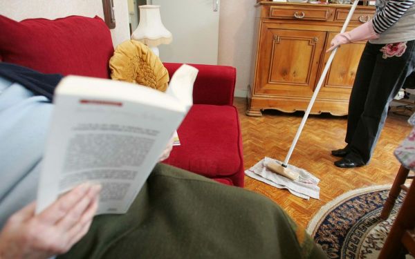 « Bien vieillir » : les députés adoptent des mesures pour l'aide à domicile