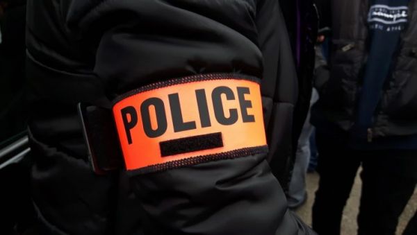 « On m'informe que Zoé Sagan va être convoquée par la police ou perquisitionnée parce que la bande de Cauet parlent maintenant d'extorsion de fond en bande organisée. »
