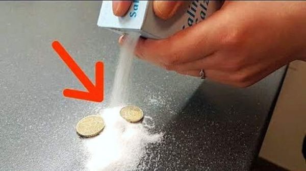 Pourquoi Mettre du Sel Dans sa Poche ? Ses Pouvoirs Contre la Malchance.