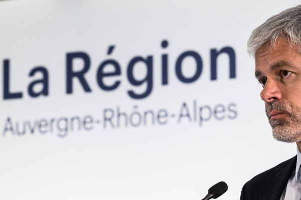 Soupçons d'"emplois fantômes" de proches de Wauquiez: des bureaux perquisitionnés