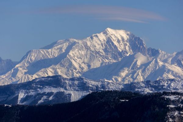 JO d'hiver dans les Alpes : "Après le saccage 2024, l'apocalypse 2030", les opposants outrés par l'annonce du CIO