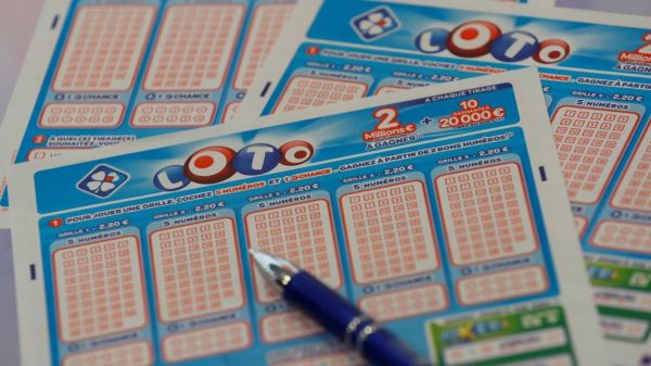 Paris: il remporte 15 millions d'euros au Loto et cache son ticket gagnant dans son téléviseur