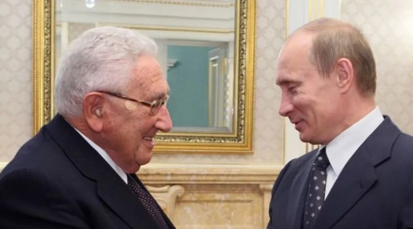 Poutine pleure la mort de « l’extraordinaire et sage » homme d’Etat Henry Kissinger