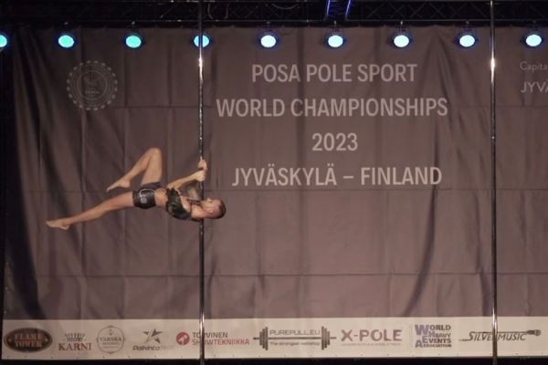 Un Nancéien champion du monde de pole dance : "la discipline n'est pas réservée aux femmes"